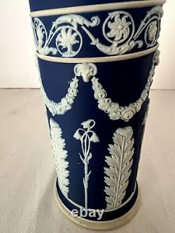 1900 Century Wedgwood Early Acanthus Spill Vase Perferfect White Sprigging