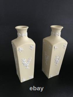 2 Wedgwood yellow jasperware primrose pattern Bud Vases in excellent condition