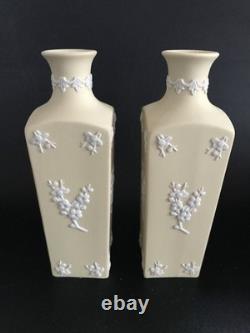 2 Wedgwood yellow jasperware primrose pattern Bud Vases in excellent condition