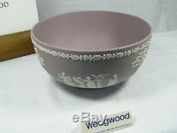 A Exqusite Wedgwood Lilac Fruit Bowl very rare and un-marked a must for you