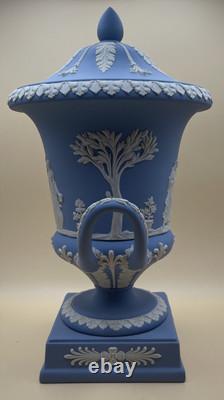 A Wedgwood Jasperware Campana Urn Vase. Exquisite