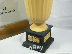 A Wedgwood Libaray series Flower Vase, very, very rare and exceptional! 