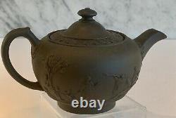Antique Wedgwood Black Basalt Etruscan Jasperware Teapot mid 19th Century