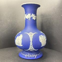 Antique Wedgwood white on blue Jasper Ware bulbous vase 7 inches tall 652g