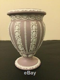 Beautiful Wedgwood Jasperware Lilac Vase Urn Rare