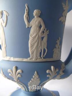 Boxed Large Wedgwood White on Pale Blue Jasperware Campana Urn Vase & Cover 13