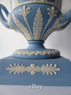 Boxed Large Wedgwood White on Pale Blue Jasperware Campana Urn Vase & Cover 13