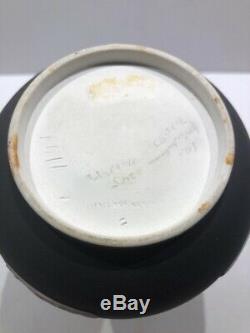 C. 1869 Wedgwood BLACK Jasperware #1101 6.5 CORIOLANUS HANDLED VASE RARE