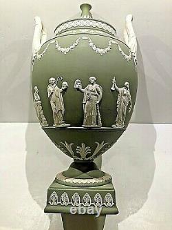 C. 1956 Wedgwood Jasperware Green Muses Lidded Urn #1316 Pedestal Detials