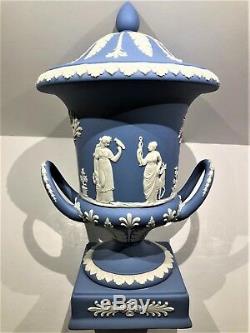 C. 1962 Wedgwood Campana Blue Jasperware Pedestal Urn With Lid 12 Mint