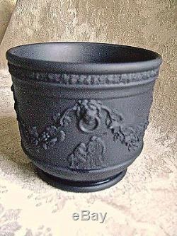 Elegant Wedgwood Black Basalt Jasperware Jardiniere Cache Pot