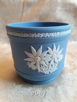 Elegant Wedgwood Blue Jasperware Australian Flowers Jardiniere Cache Pot