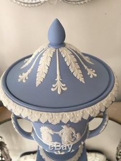 FABULOUS Vintage Wedgwood Blue Jasper Ware Urn Vase w Loop Handles Cover Lid