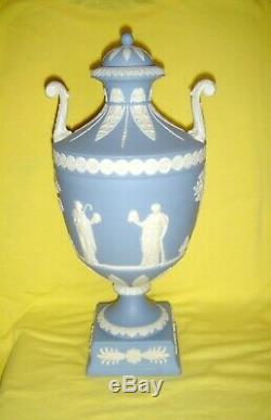 Large Wedgwood Blue & White Jasper Ware Twin Handled Lidded Trophy Vase / Urn