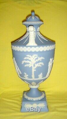 Large Wedgwood Blue & White Jasper Ware Twin Handled Lidded Trophy Vase / Urn