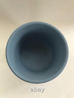 Large Wedgwood Blue jasperware planter in excellent condition