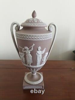 Late 18th C Early 19th C Antique Wedgwood Urn With Loop Handles And Lid RARE