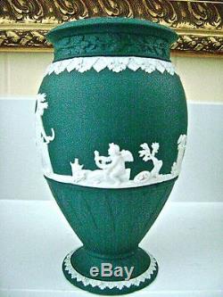 Lovely Wedgwood Spruce Green Jasper Ware 7 3/4 Pedestal Vase Mint