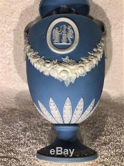 RARE C. 184050 Wedgwood Blue Jasperware Trophy Vase NIKE & THE WARRIOR NICE
