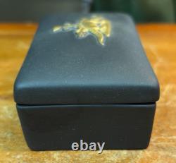 Rare Wedgwood Black Jasperware Gilded Egyptian Crocodiles Trinket Box SU728