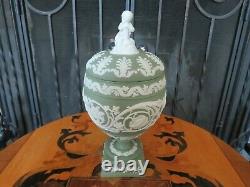 Rare Wedgwood Green Jasperware Cupid Arabesque Covered Pedestal Vase Urn (1972)