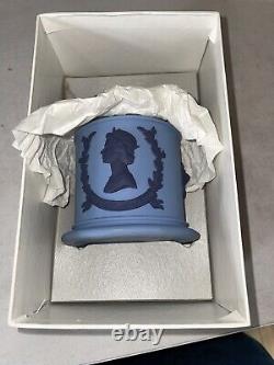 Rare Wedgwood Jasperware Commemorative Silver Jubilee Cigarette Jar. Boxed