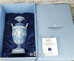 Rare Wedgwood Jasperware Queen Elizabeth II GOLDEN JUBILEE Pottery URN VASE Box