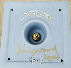 Rare Wedgwood Jasperware Queen Elizabeth II GOLDEN JUBILEE Pottery URN VASE Box