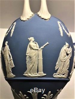 Stunning C. 1979 Wedgwood Blue Jasperware Pedestal Apollo Urn WithLid 12.00H