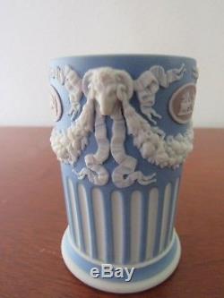 Stunning Wedgwood Tricolor Jasperware 3 spill vase, Wedgwood only