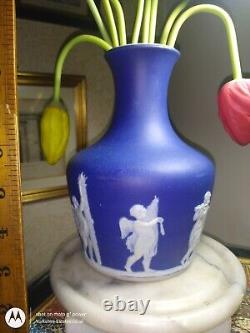 Unmarked WEDGWOOD blue jasper Portland shape angel sprigged antique vase 20cm