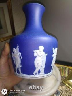 Unmarked WEDGWOOD blue jasper Portland shape angel sprigged antique vase 20cm