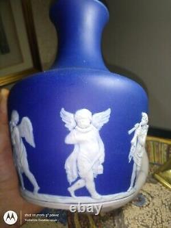 Unmarked WEDGWOOD blue jasper Portland shape angel sprigged antique vase 20cm