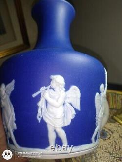 Unmarked WEDGWOOD blue jasper Portland shape angel sprigged antique vase 20cm