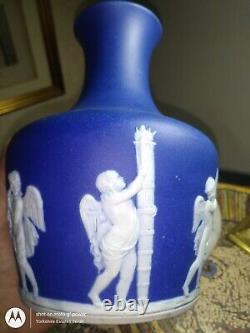 Unmarked WEDGWOOD blue jasper Portland shape angel sprigged antique vase 20cm