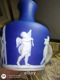 Unmarked WEDGWOOD blue jasper Portland shape angel sprigged antique vase 20cm