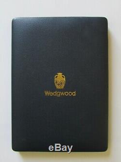 VTG Wedgwood Egyptian Jasperware Cameo Necklace in Box