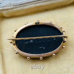 Victorian 9ct, 9k, 375 Gold Jasper ware Wedgwood brooch, Made in England 1894