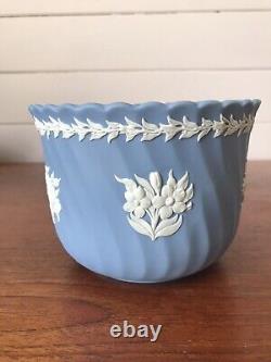 Vintage Wedgwood Jasperware Fluted Planter Jardiniere Cachepot England Floral