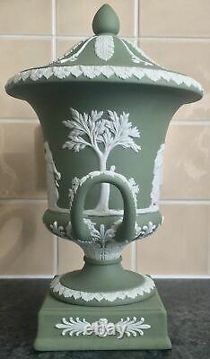 WEDGWOOD GREEN JASPERWARE porcelain 11 CAMPANA VASE on SQUARE BASE