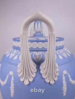 WEDGWOOD JASPER WARE GREEK MUSES LIDDED VASE c. 1969