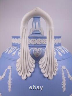 WEDGWOOD JASPER WARE GREEK MUSES LIDDED VASE c. 1969