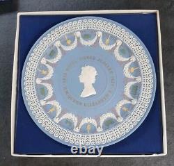 Wedgwood 5 Colour Jasperware Trophy Plate Queen Elizabeth Silver Jubilee Boxed