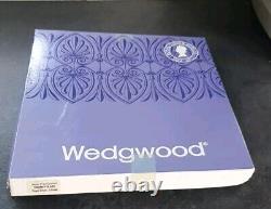 Wedgwood 5 Colour Jasperware Trophy Plate Queen Elizabeth Silver Jubilee Boxed