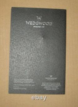 Wedgwood BLACK & YELLOW Jasperware OLYMPIC DISCUS THROWER Figure 2012 Boxed