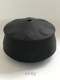 Wedgwood Black Basalt Shell Design Lidded Pot Pourri In Excellent Condition