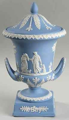 Wedgwood CREAM COLOR ON LAVENDER JASPERWARE Urn Vase 7682292