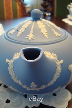Wedgwood England Blue & White Jasperware Teapot, 5 1/4 a4whitbx
