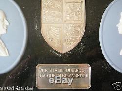 Wedgwood Framed Jasperware Er II Silver Jubilee Plaque Silver Ingot Shield