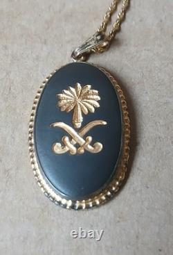Wedgwood GILDED SILVER & BLACK Jasperware SAUDI Design PENDANT NECKLACE